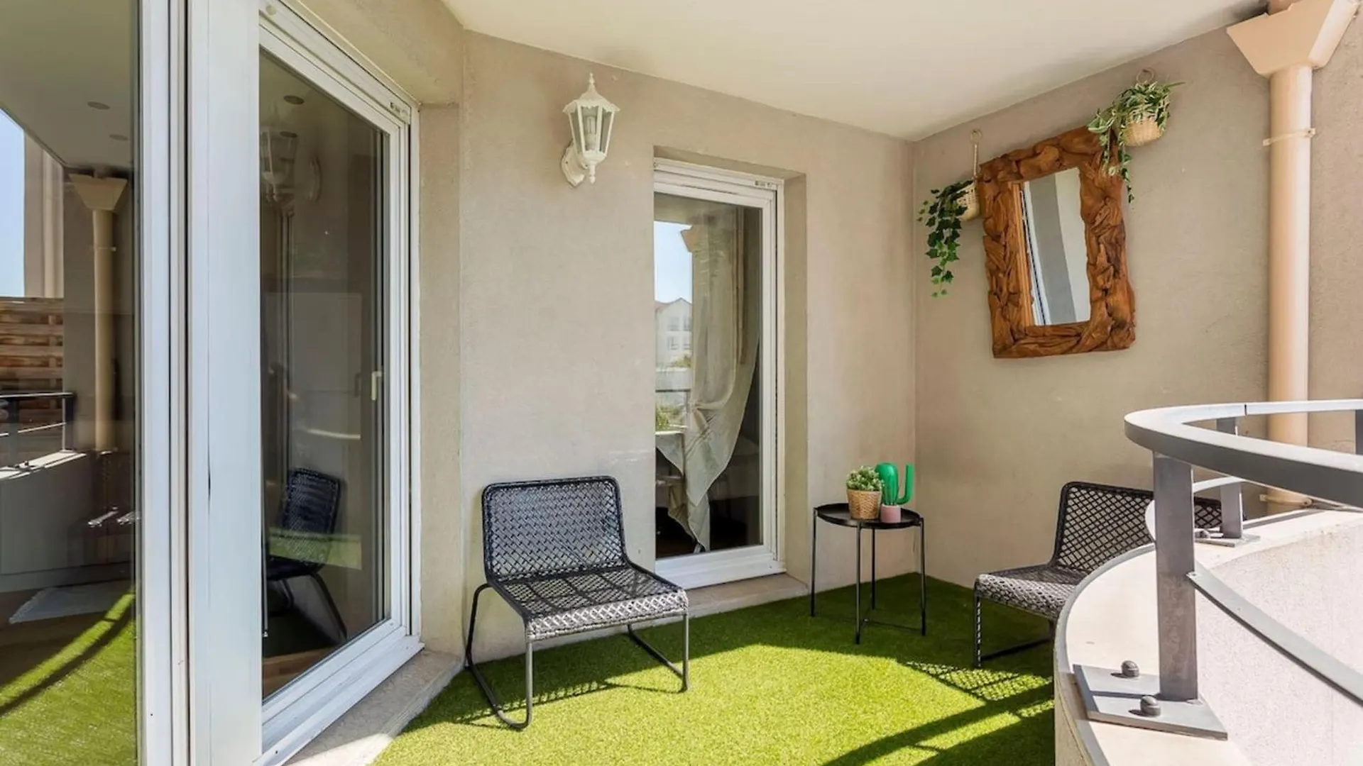 Lyon 8Th 3-Bedroom Apartment - 6 Guests France