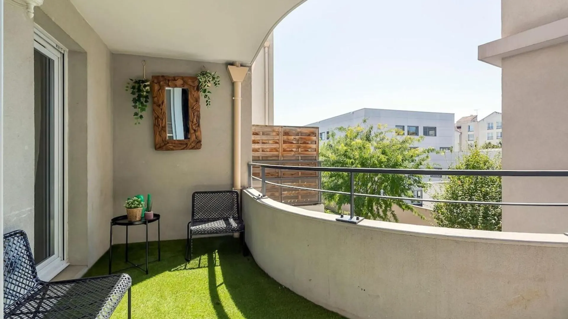 Lyon 8Th 3-Bedroom Apartment - 6 Guests 0*,  France