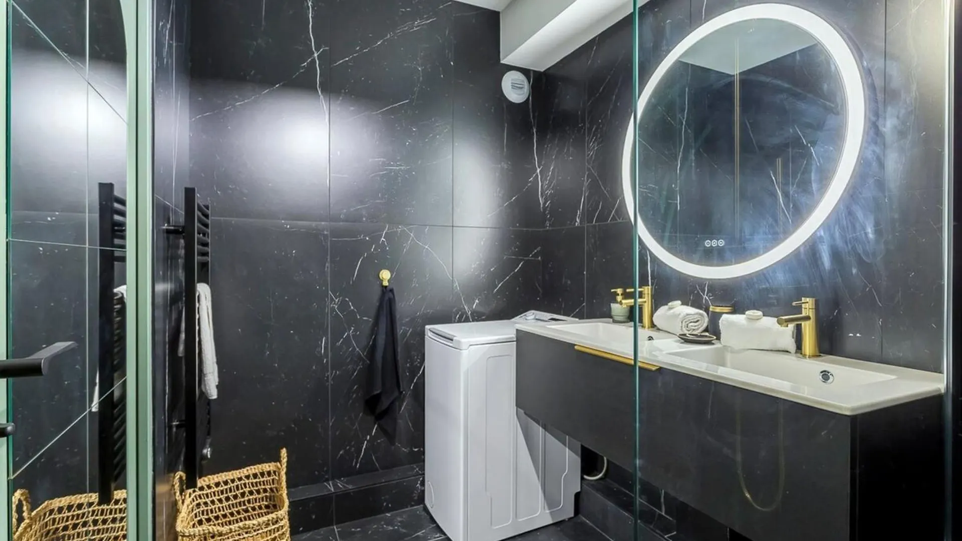 Lyon 8Th 3-Bedroom Apartment - 6 Guests France