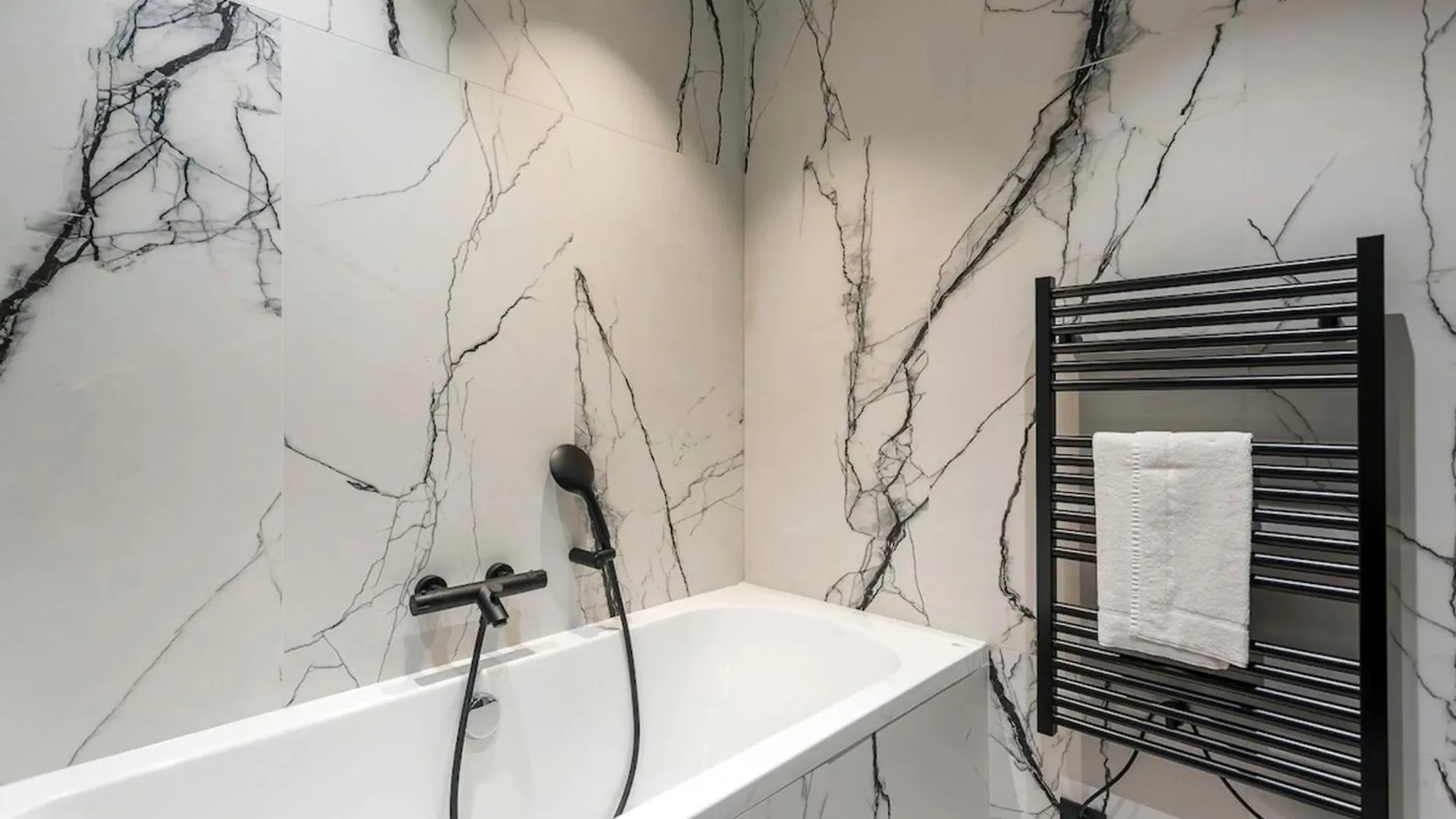 Lyon 8Th 3-Bedroom Apartment - 6 Guests France